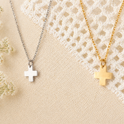 Colar Cruz em Aço Inoxidável Personalizado – Dourado ou Prateado | Presente para Padrinhos e Afilhados