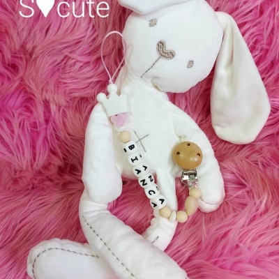 Ursinho com prende chupetas