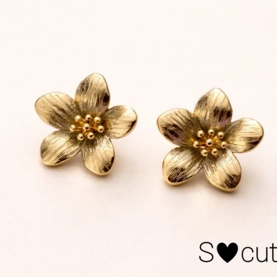 Brincos Essence Petal Dourado