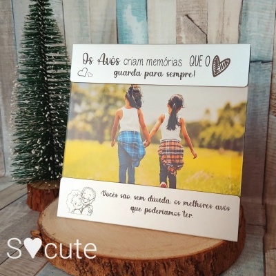 Moldura "Os avós criam memórias que o coração guarda para sempre"