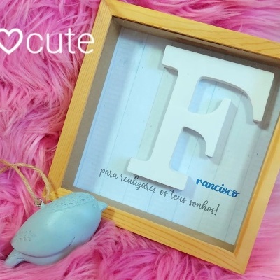 Quadro mealheiro Inicial nome em madeira