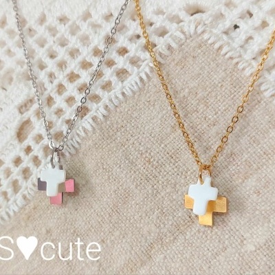 Colar cruz madrepérola