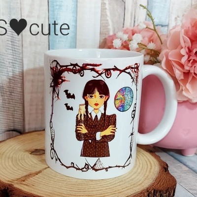 Caneca Wednesday Addams