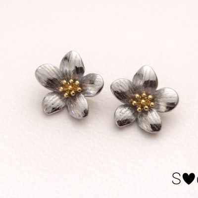 Brincos Essence Petal