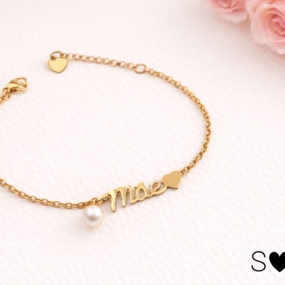 Pulseira Mãe Dourada com Pérola em Aço Inoxidável – Elegância com Significado