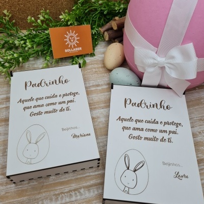 Caixa Padrinhos com ovo rendilhado