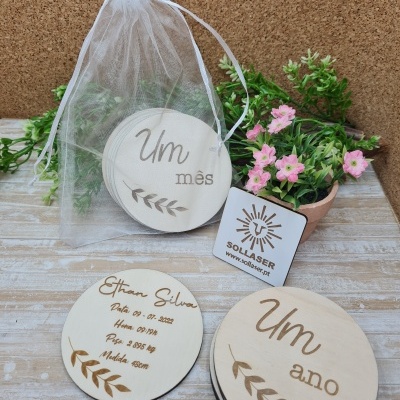 Kit de placas para acompanhar o primeiro ano do bebé.