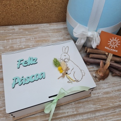 Caixa livro coelhinho com ramo de flores secas