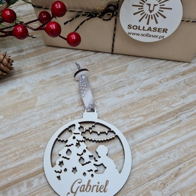 Bola Menino e Menina na árvore