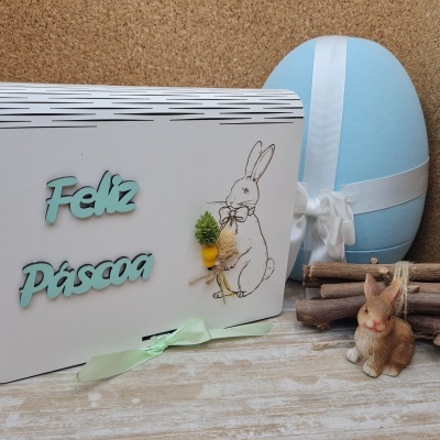 Caixa livro coelhinho com ramo de flores secas