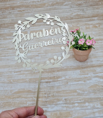 Topo de bolo: "Parabéns (Nome)"