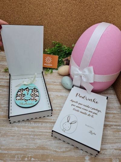 Caixa Padrinhos com ovo rendilhado