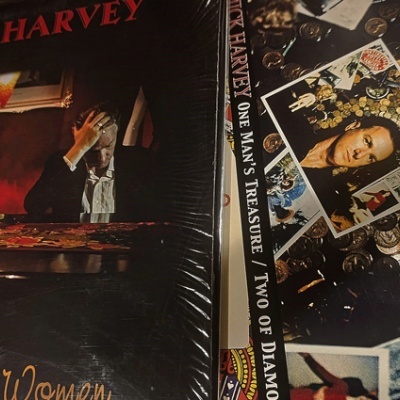 Mick Harvey: Onde redenção, fé e vícios se escutam num disco de vinil.