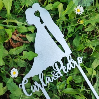 Topo de Bolo com Silhueta dos Noivos Personalizada com Nome