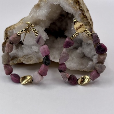 Brincos em Aço Inoxidável com Lascas de Pedra Natural Rosa Velho - Leves e Elegantes