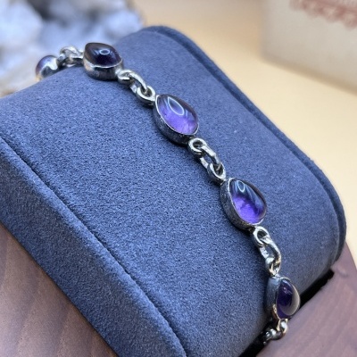 Pulseira de Prata 925 com Ametistas Naturais em Forma de Gota - Elegância e Energia Espiritual
