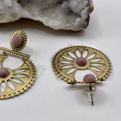 Brincos de Aço Inoxidável com Roseta e Cabochões Rosa Nude - Delicadeza e Elegância Natural