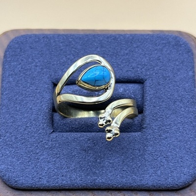 Anel Ajustável em Bronze com Turquesa - Estilo e Energia Natural