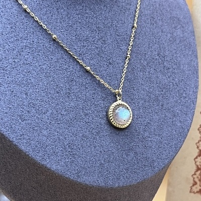 Colar Dourado em Aço Inoxidável com Labradorite - Elegância e Energia Natural