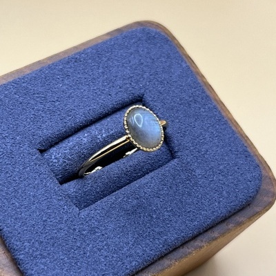 Anel Fino Banhado a Ouro 18k com Labradorite - Ajustável e Minimalista