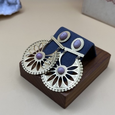 Brincos de Aço Inoxidável com Roseta e Cabochões Rosa Nude - Delicadeza e Elegância Natural