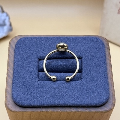 Anel Fino Banhado a Ouro 18k com Labradorite - Ajustável e Minimalista