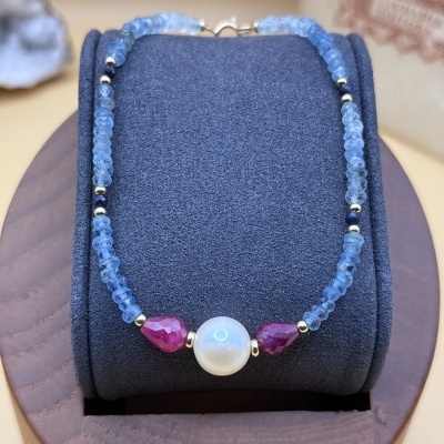 Pulseira em Ouro Amarelo 18K com Pérola Akoya, Safira Azul, Rubi e Água-Marinha