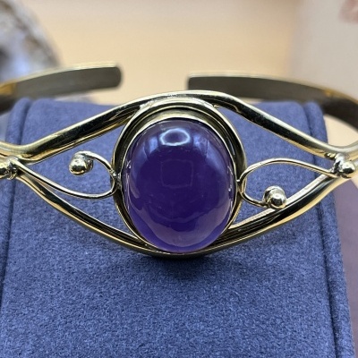 Pulseira de Bronze com Cabochon de Ametista - Estilo e Beleza Natural