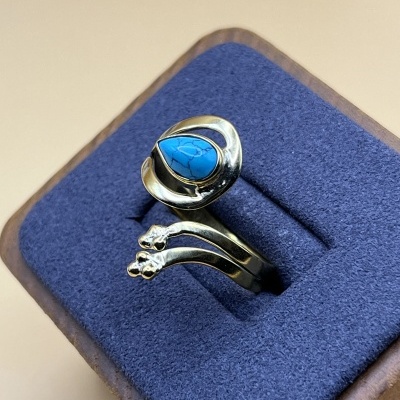 Anel Ajustável em Bronze com Turquesa - Estilo e Energia Natural