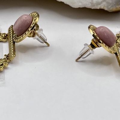 Brincos de Aço Inoxidável com Roseta e Cabochões Rosa Nude - Delicadeza e Elegância Natural