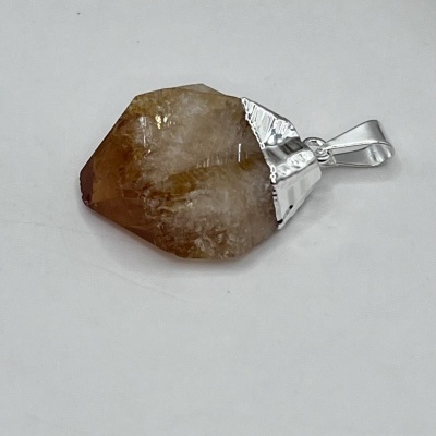 Pingente de Citrino Bruto em Banho de Prata - Beleza Natural e Energia Positiva