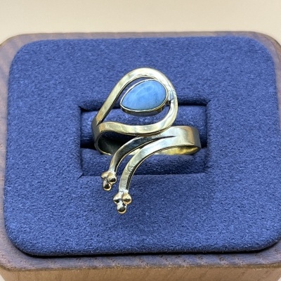 Anel Ajustável em Bronze com Aquamarine - Elegância e Serenidade