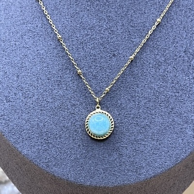 Colar Dourado em Aço Inoxidável com Amazonita - Elegância Natural e Design Contemporâneo