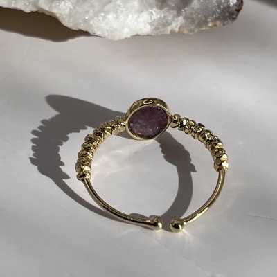 Anel Banhado a Ouro com Turmalina Rosa - Ajustável e Sofisticado