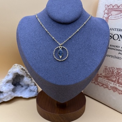 Colar Clementina: Elegância com Labradorite