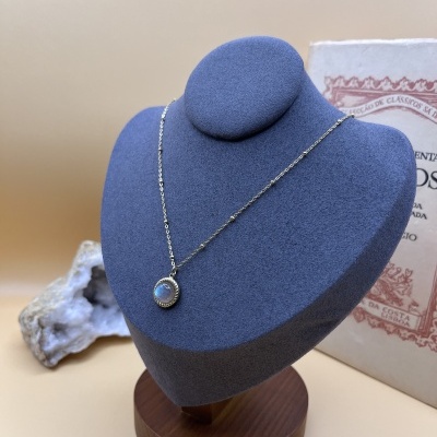 Colar Dourado em Aço Inoxidável com Labradorite - Elegância e Energia Natural