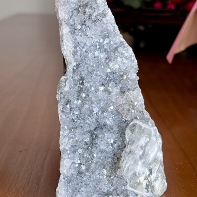 Drusa de Celestita Natural com Calcita – Madagáscar - 364 g