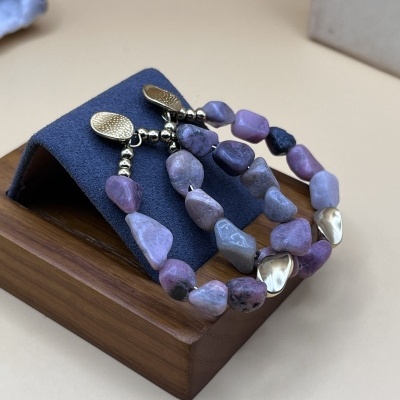 Brincos em Aço Inoxidável com Lascas de Pedra Natural Rosa Velho - Leves e Elegantes