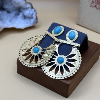 Brincos de Aço Inoxidável com Roseta e Pedra Verde Água - Elegância e Frescor Natural