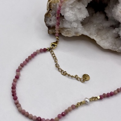 Colar de Aço Inoxidável com Turmalina Rosa e Pérolas Naturais - Sofisticação Delicada