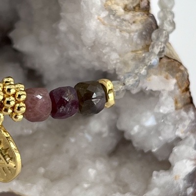 Pulseira Naina com Labradoritas e Turmalinas - Joia Dourada Fabricada em França
