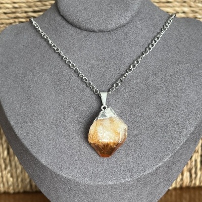 Colar em Aço Inoxidável com Pendente de Citrino Natural Bruto