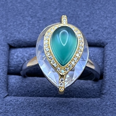 Anel de Prata com Quartzo Claro e Ônix Verde - Luxo e Elegância