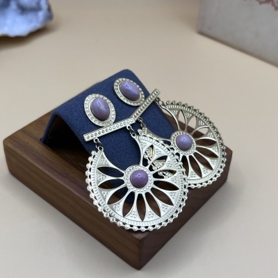 Brincos de Aço Inoxidável com Roseta e Cabochões Rosa Nude - Delicadeza e Elegância Natural