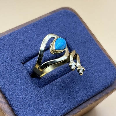 Anel Ajustável em Bronze com Turquesa - Estilo e Energia Natural