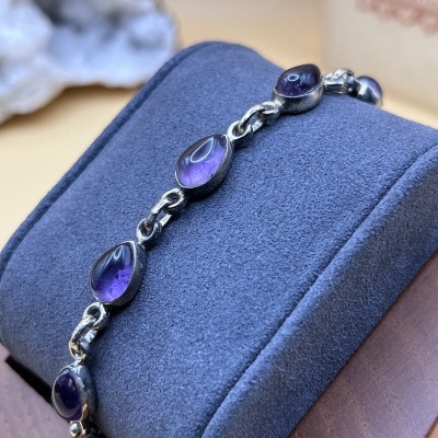 Pulseira de Prata 925 com Ametistas Naturais em Forma de Gota - Elegância e Energia Espiritual