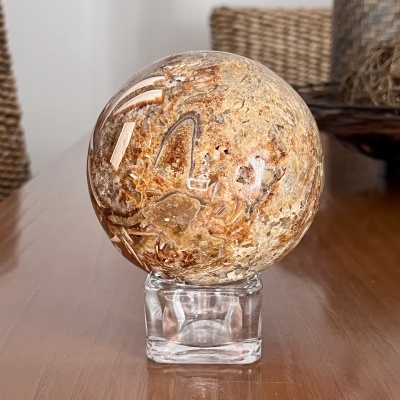 Esfera Natural de Calcita de Mel com Fragmentos de Amazonita – 1,32 kg