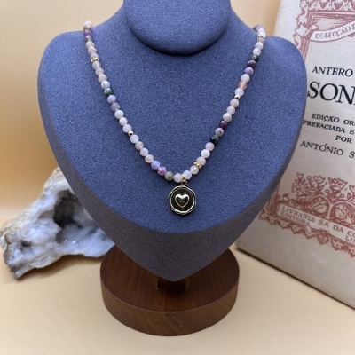Colar em Aço Dourado com Pedra Sunstone, Turmalina Rosa e Pingente em Forma de Coração