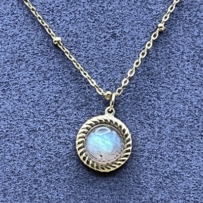 Colar Dourado em Aço Inoxidável com Labradorite - Elegância e Energia Natural