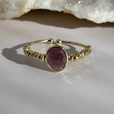 Anel Banhado a Ouro com Turmalina Rosa - Ajustável e Sofisticado